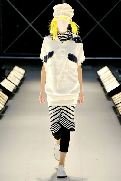 Look 27